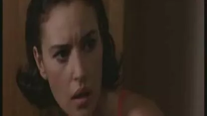 Perra con gafas delante de una cámara indigenas de guatemala xxx oculta