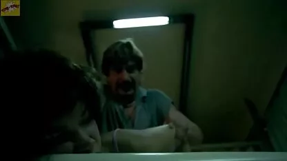 La chica sin descargar videos xxx de guatemala pantalones caminando al supermercado