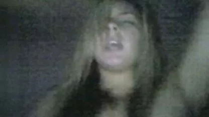 Estudiante de cojiendo mujeres de guatemala verano al aire libre