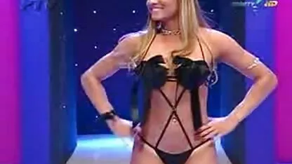 Follando el clítoris de la rubia porno en las calles de guatemala